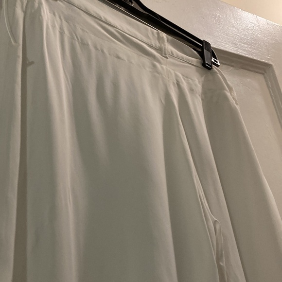 Victor Victoria, New with tags white pants - Picture 10 of 16